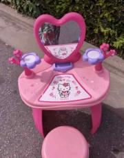Coiffeuse Hello Kitty rose avec tabouret 
