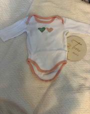 Body avec cœur orange et vert « petit cœur » 3 mois 