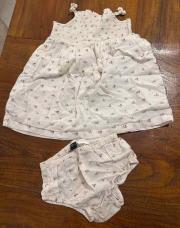 Robe blanche fleurie avec culotte assortie 