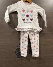 Pyjama 2 pièces taille 3 ans blanc avec des cœurs lovely girl