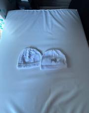 Lot bonnets (2) 