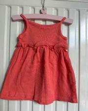 Robe couleur corail taille 6mois 
