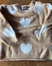 pull 6 mois beige coeur blanc