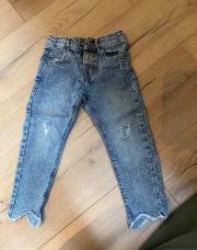 Jeans à trou Zara 104
