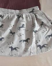 jupe beige chevaux noir