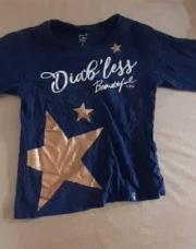 t-shirt manche longue bleu foncé étoile doré écrit diablesse