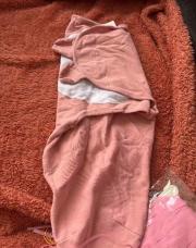 Couverture emmaillotage rose 