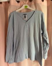 Blouse de pyjama bleu ciel  taille L