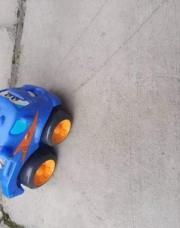 Voiture bleue