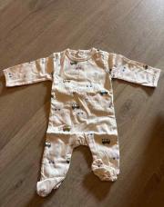 Pyjama voiture beige Kiabi taille 1 mois 