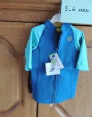 Top anti UV manches courtes néoprène 5-6ans Decathlon (neuf) 