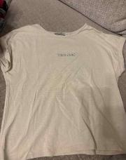 T shirt très chic 10 ans neuf 