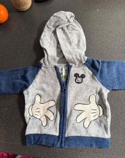 Gilet Mickey avec les mains à tirette et capuche taille 62