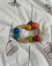 Hochet bois haba boules 