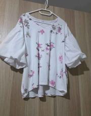 Blouse blanche amateurs fleur rose manche bouffante 