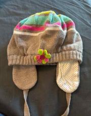 Bonnet orchestra avec petite fleur 47 cm