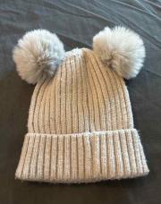 Binet gris avec 2 pompon 