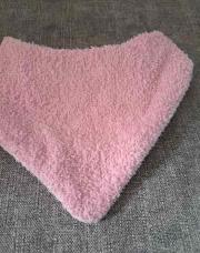 Bavoir rose fait main 
