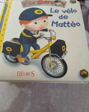 Petit garçon le vélo de mattéo