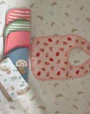 Lot de 6 bavoirs à pression/motifs divers