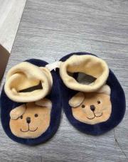 Petit chaussure que fond du bruit 