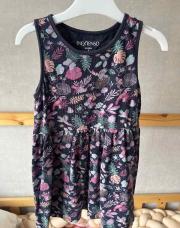 Robe foncé à fleurs 