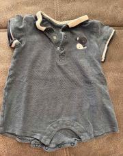 Combinaison bleue baleine taille 12 mois