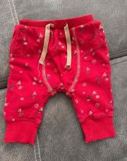 Pantalon rouge taille 3 mois 