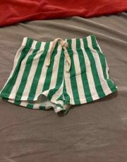 Short vert à ligne blanche Kiabi 9 mois