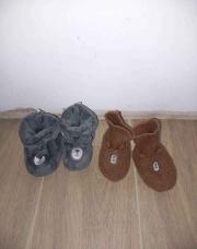 2 paires de chaussons pour bébés 