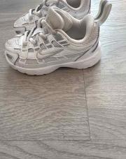 basket P6000  pointure 22,5