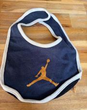 Bavoir Jordan 