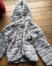 Manteau court doudoune grise à capuche