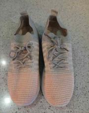 Basket rose et grise pointure 41