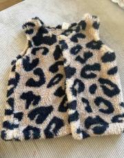 Pull sans manche léopard 2-3 ans 