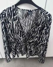 Blouse zébrée noire et blanche