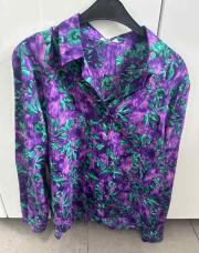 Chemise mauve et verte 