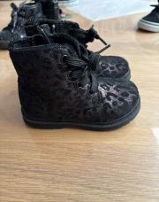 Bottines léopard 23