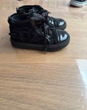 Chaussures vernies noires 22