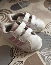 Basket adidas 22