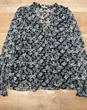 Chemisier noire fleurs mauve et vert 