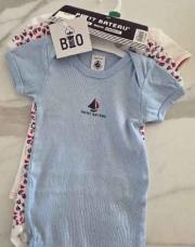 Neuf.  Lot 3 bofys Petit Bateau 12 mois