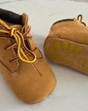 Neufs.  Chaussons bébé 17 Timberland 