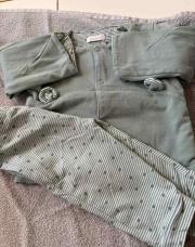 Pyjama vert avec tête d’ours 6mois