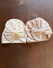 2 bonnets naissance beige et brun 