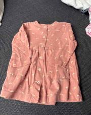 Petite robe avec boutons