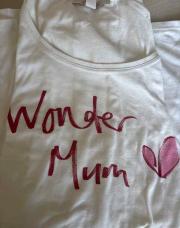 T-shirt wonder mum