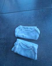 Lot de 2 bodies 9-12m
