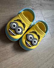 Crocs minion 
