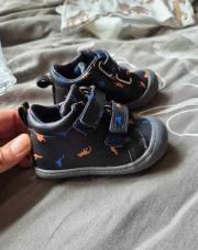 Chaussures neuf pointure 19